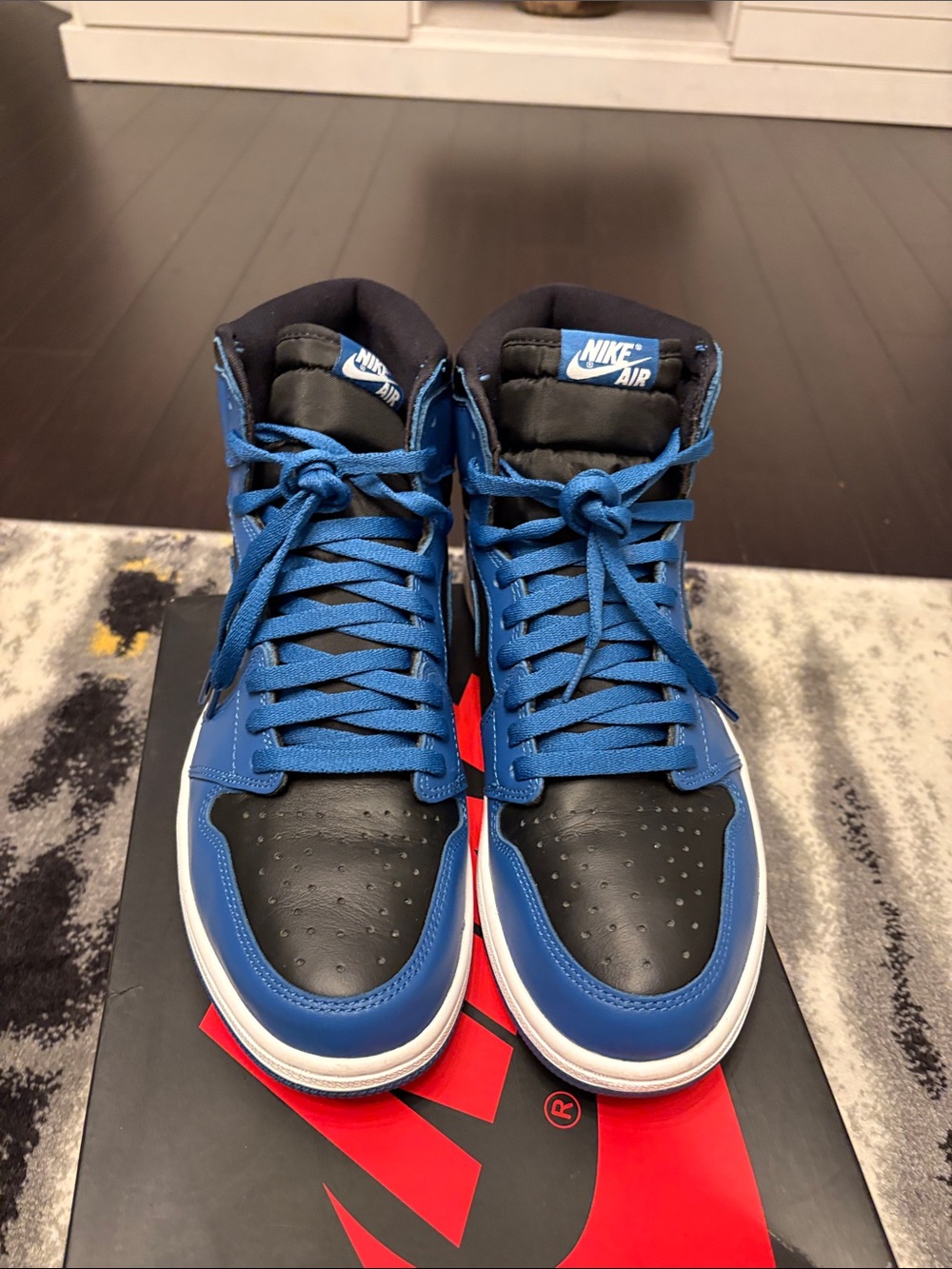 Mens Jordan’s 1’s size 11.5
